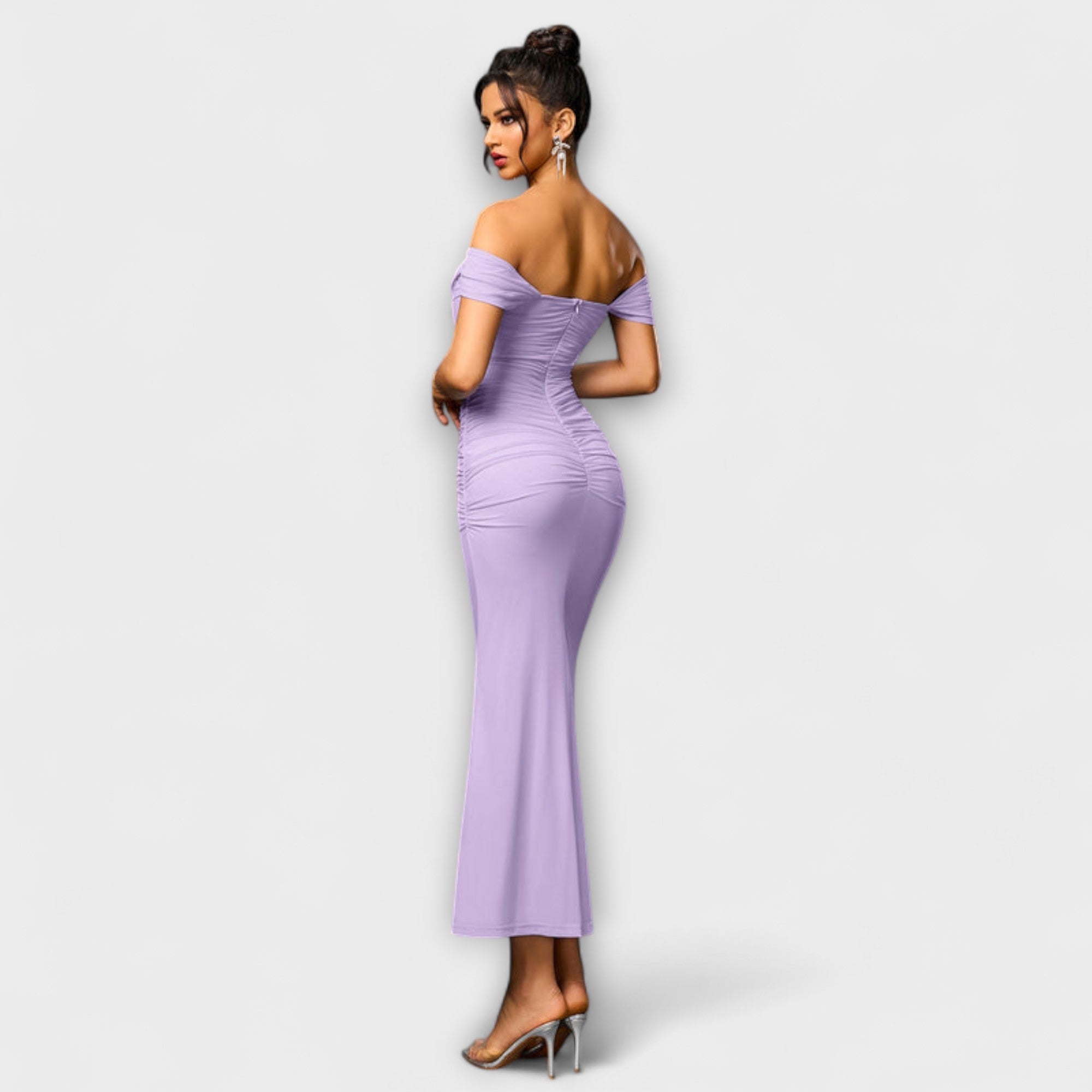 Ione - Šaty Bodycon s odhalenými rameny a řasením