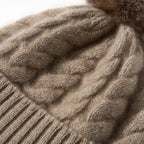 Čepice Elle Cable Cashmere s pomponem