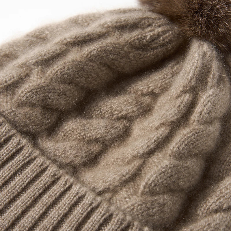 Čepice Elle Cable Cashmere s pomponem
