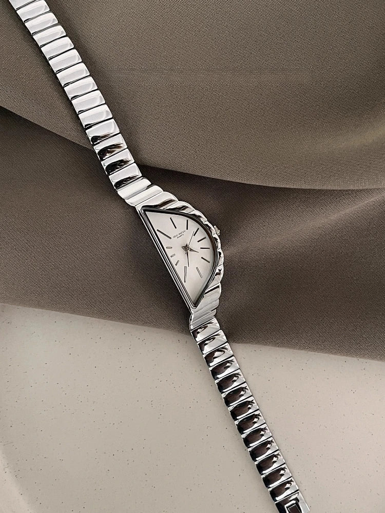 Hodinky Lunare Asymmetry