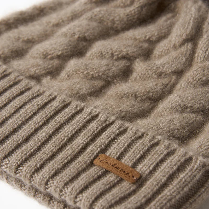 Čepice Elle Cable Cashmere s pomponem
