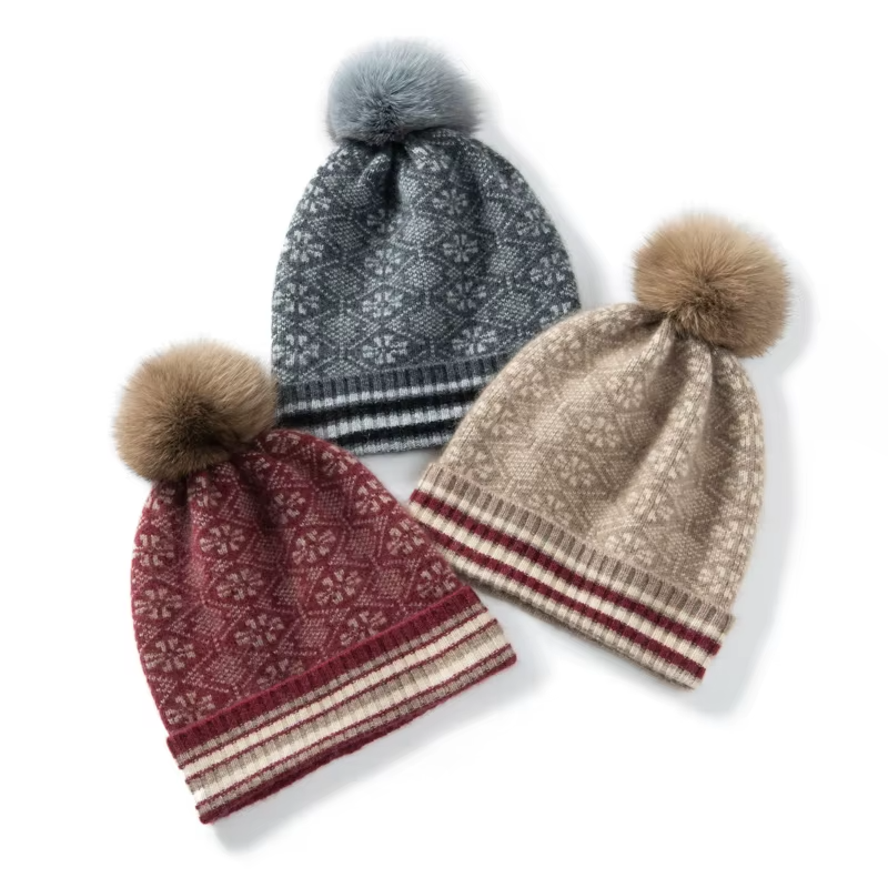 Čepice s bambulí z kašmíru Fair Isle