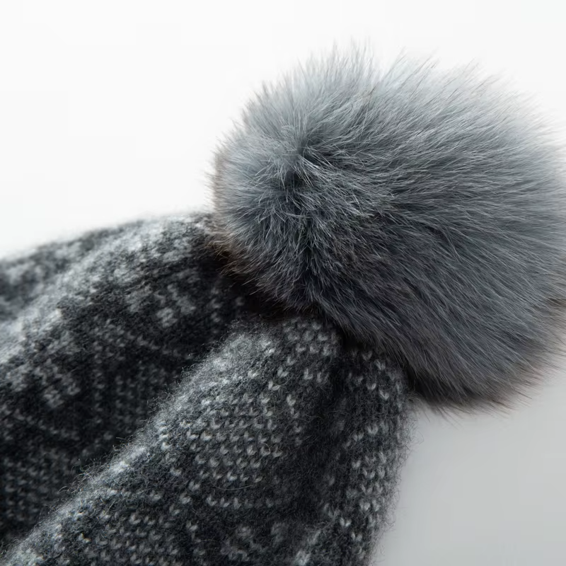 Čepice s bambulí z kašmíru Fair Isle