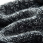 Čepice s bambulí z kašmíru Fair Isle