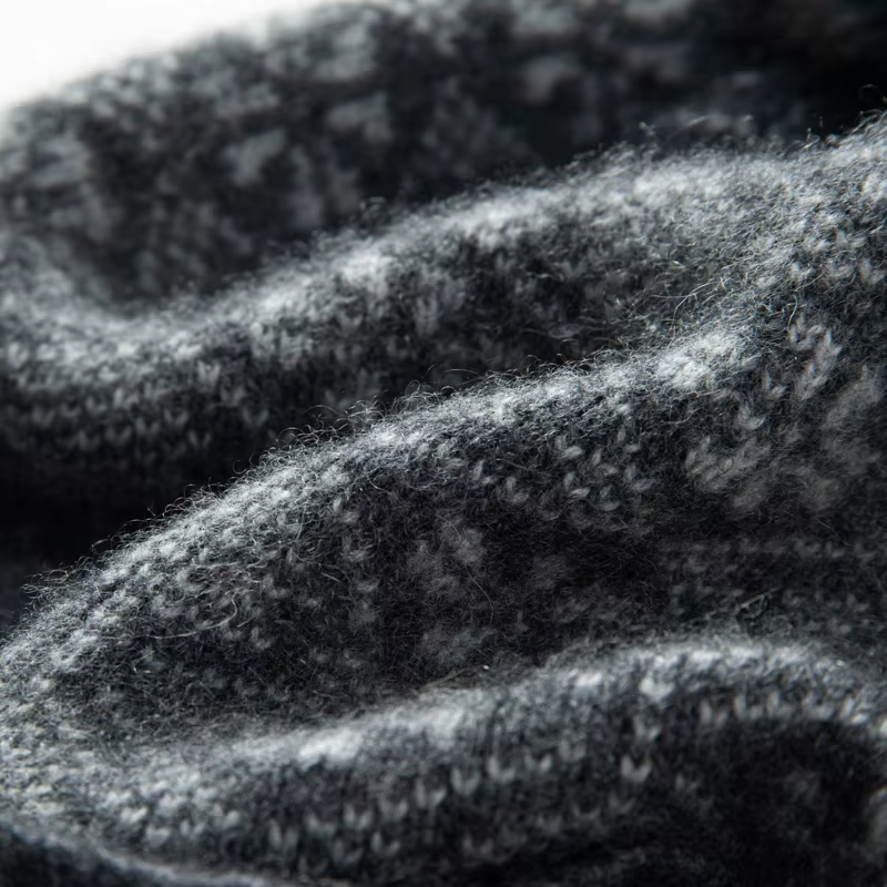 Čepice s bambulí z kašmíru Fair Isle