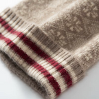 Čepice s bambulí z kašmíru Fair Isle