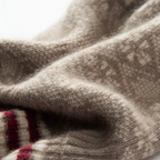 Čepice s bambulí z kašmíru Fair Isle