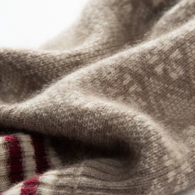 Čepice s bambulí z kašmíru Fair Isle