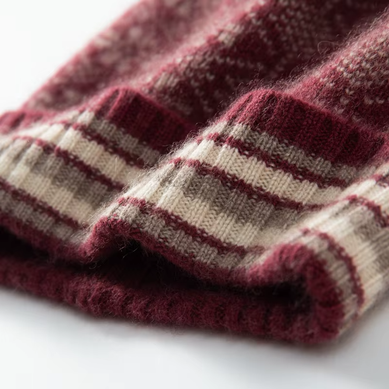 Čepice s bambulí z kašmíru Fair Isle